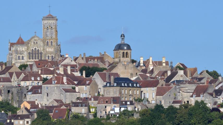 Colline de Vézelay vue depuis l’ouest (© Pierre Boucaud)
