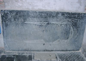 Dalle_funeraire_de_Louise_de_Barbaize
