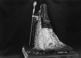 Poupee_représentant_l_abbesse_Madeleine_de_la_Bourdonnaye