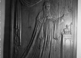 Radegonde_-bas-relief-__abbaye_Sainte-Croix