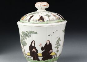 Sucrier_en_porcelaine_avec_religieuse