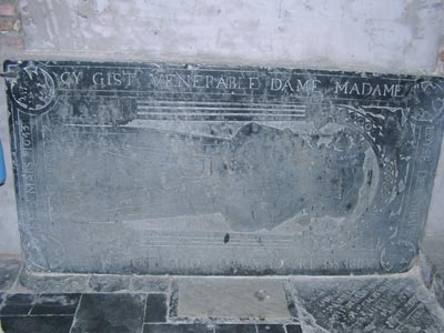 Dalle_funeraire_de_Louise_de_Barbaize