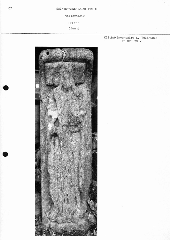 Gisant_d_abbesse__Sainte-Anne-saint-Priest